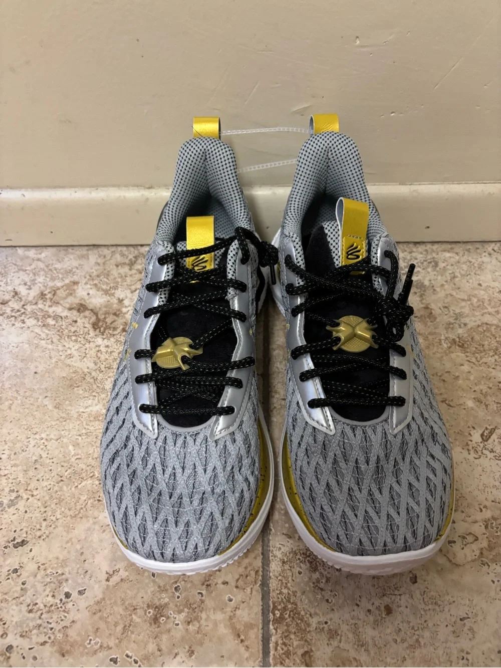 Under Armour Men's Curry Flow 10 Gray Athletic Shoes Size 12 3026274-101